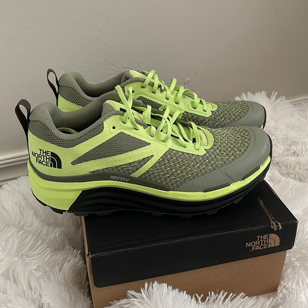 THE NORTH-FACE Unisex Vectin sneakers!  Size 8 (men ) /Size 9 (women)
